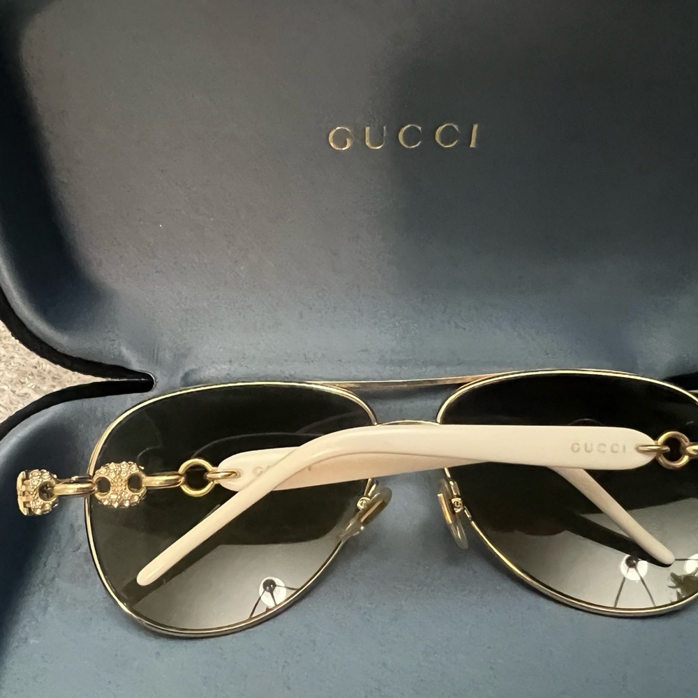 AUTHENTIC GUCCI Aviator Sunglasses with Gold Frame - Picture 6 of 10